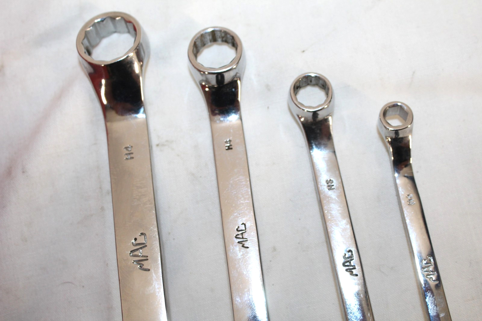 MAC Tools SAE Offset 12 point Box End Wrench Set w/ Pouch, 1/4″ thru 3/4″