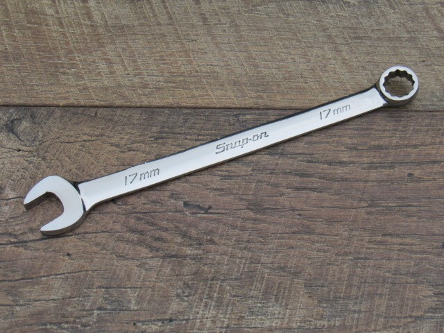 SNAP ON 17MM OEXM170B 17MM OPEN END 12 POINT BOX END COMB. WRENCH 17 MM USED