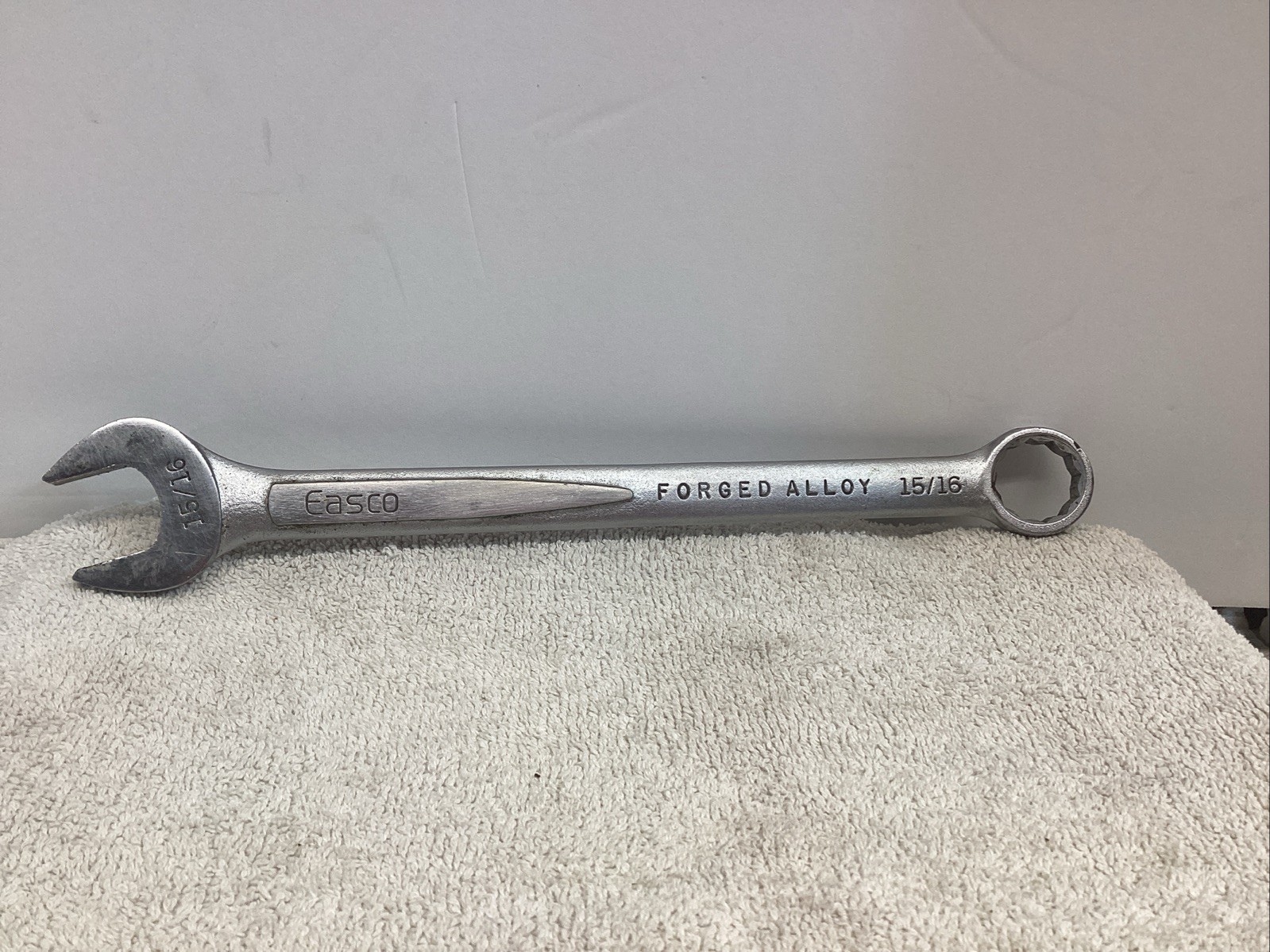 EASCO TOOLS 63 130, 15/16″ SAE, 12-POINT, OPEN/BOX END COMBINATION WRENCH