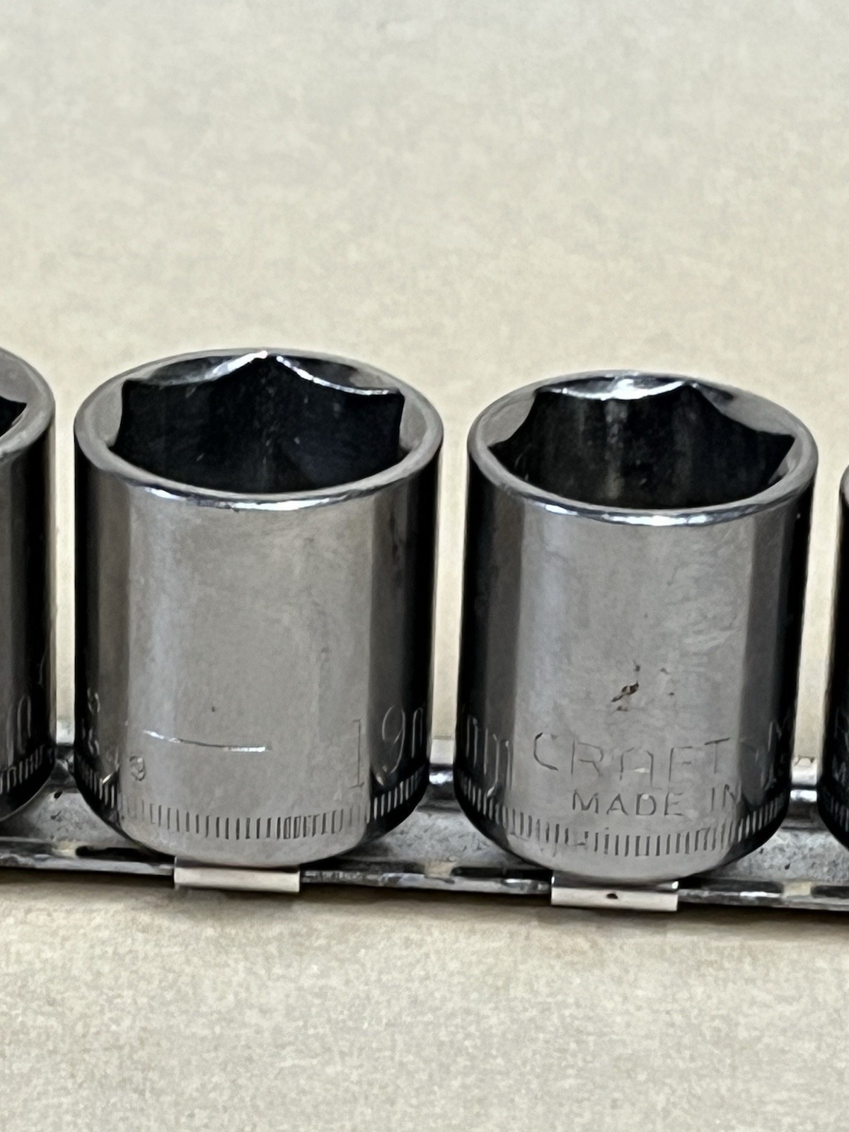 Craftsman USA 3/8” Drive Metric Socket Set 9-21mm No Skips G Series 13pc W/ Rack