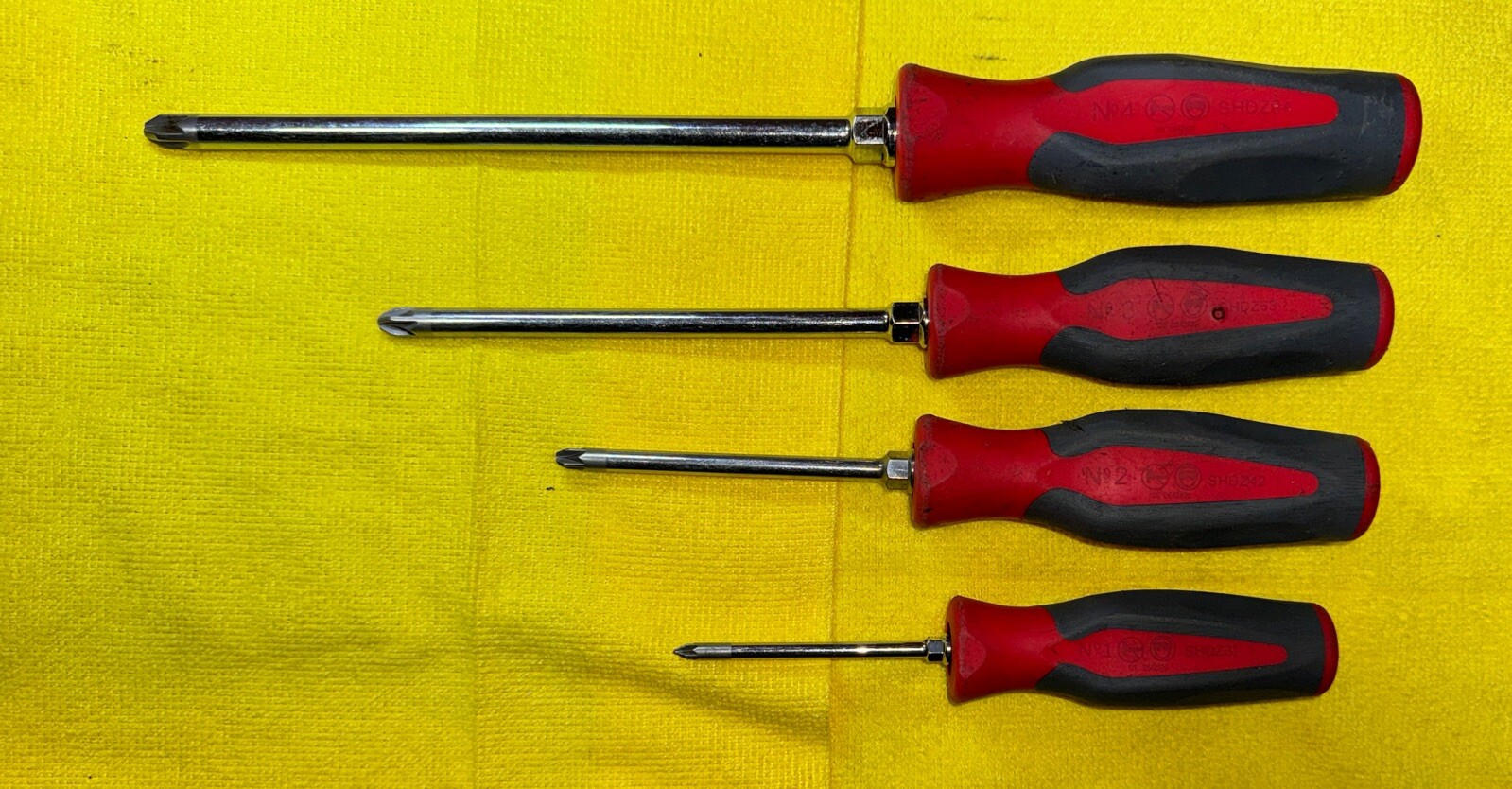 Snap On Tools SHDZ40R SDDD41MB 4pc Red & Gray Hard Grip Pozi PZ Screwdriver Set