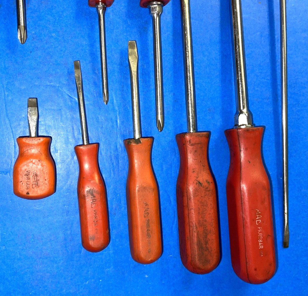 MAC TOOLS VINTAGE 9 PIECE ASSORTED RED HARD HANDLE SCREWDRIVER SET