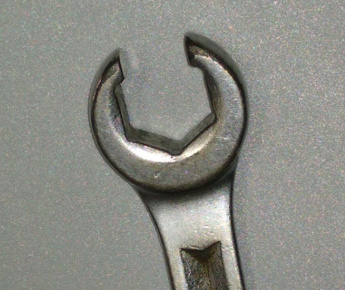 Snap on RXH2022S 5/8″ x 11/16″ Flare Nut Wrench, Offset, 8.6″ Long, 6 Point.