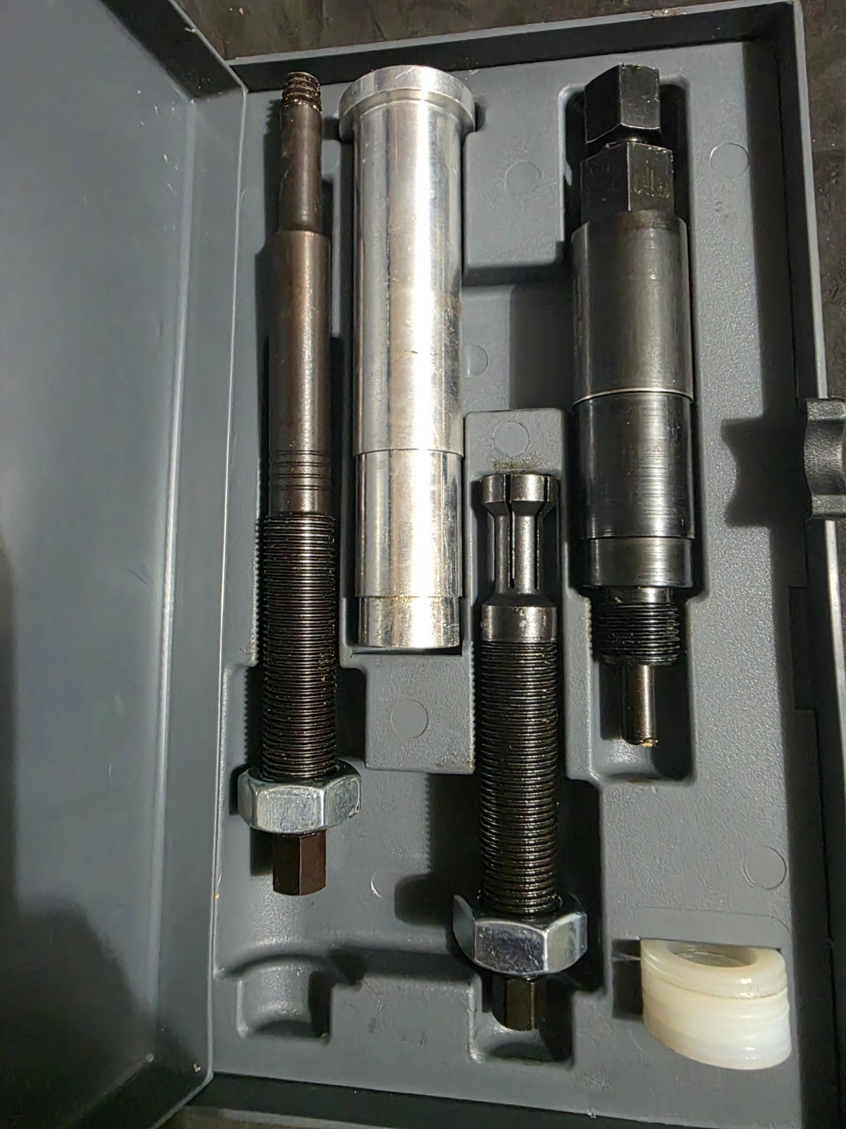 FORD BROKEN SPARK PLUG REMOVER TOOL – 3-valve Triton engine – Lisle Tools #65700