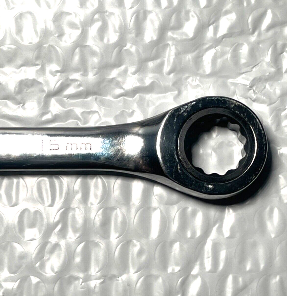 GEARWRENCH 15MM. RATCHETING COMBINATION WRENCH, 12 POINT, 7.75″ LONG.