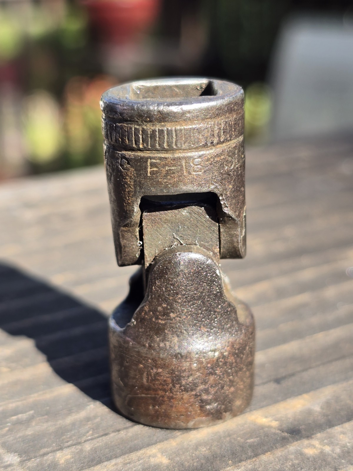 Snap On Tool F-18 9/16″Socket 12-Point Swivel/flex Standard 3/8″ Drive Vintage