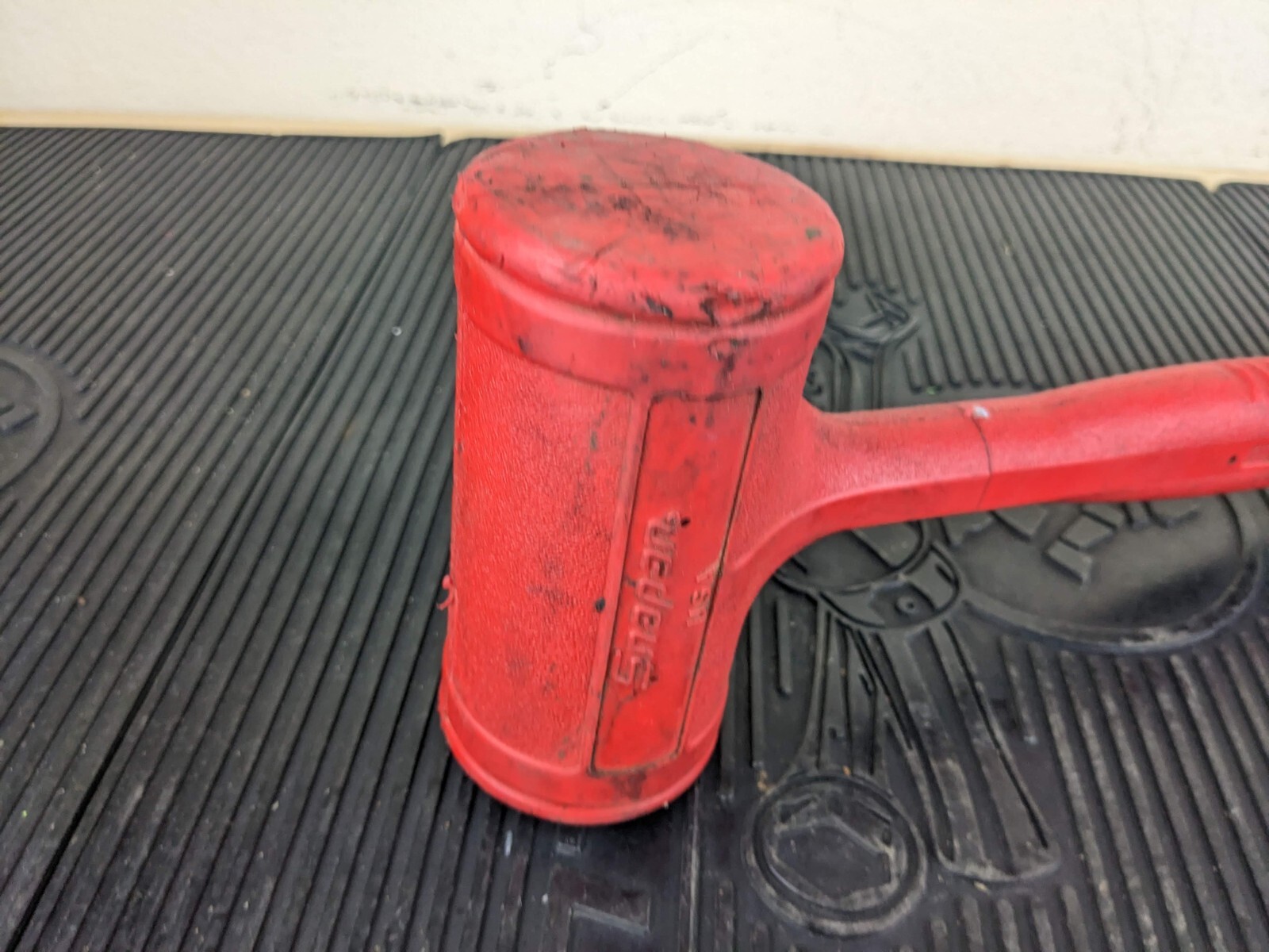 #ba806 Snap-On HBFE48 Dead Blow 48-Ounce Soft Grip Hammer RED