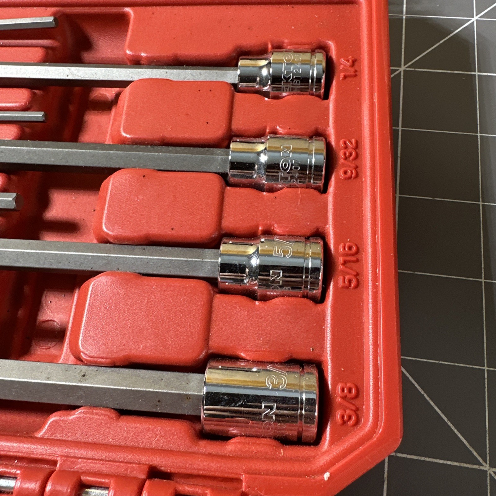 Tekton SHB91316 3/8 Inch Drive 18 Piece SAE MM Hex Bit Socket Set W/Case