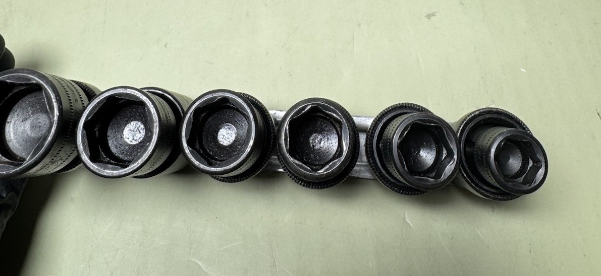 Snap-On 207IPFM 7 Piece 3/8″Dr 6Pt Metric Shallow Impact Swivel Socket Set