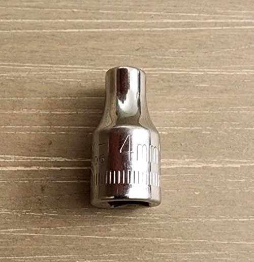 Craftsman USA 4mm Socket 6 Point 1/4″ Drive -V- 43505 (Bottom Knurl)