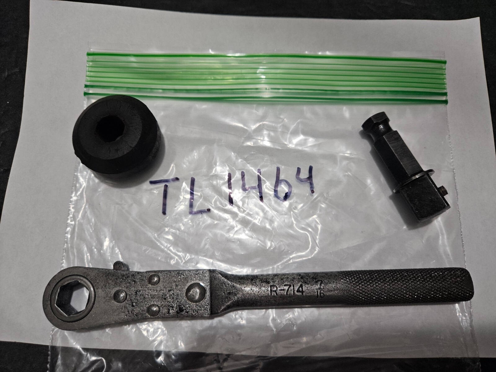 SNAP ON #R-714 INDUST RATCHET 6PT W/#A-3018 1/2″ DR W/LOCKING PIN W/RUBBER GROM.