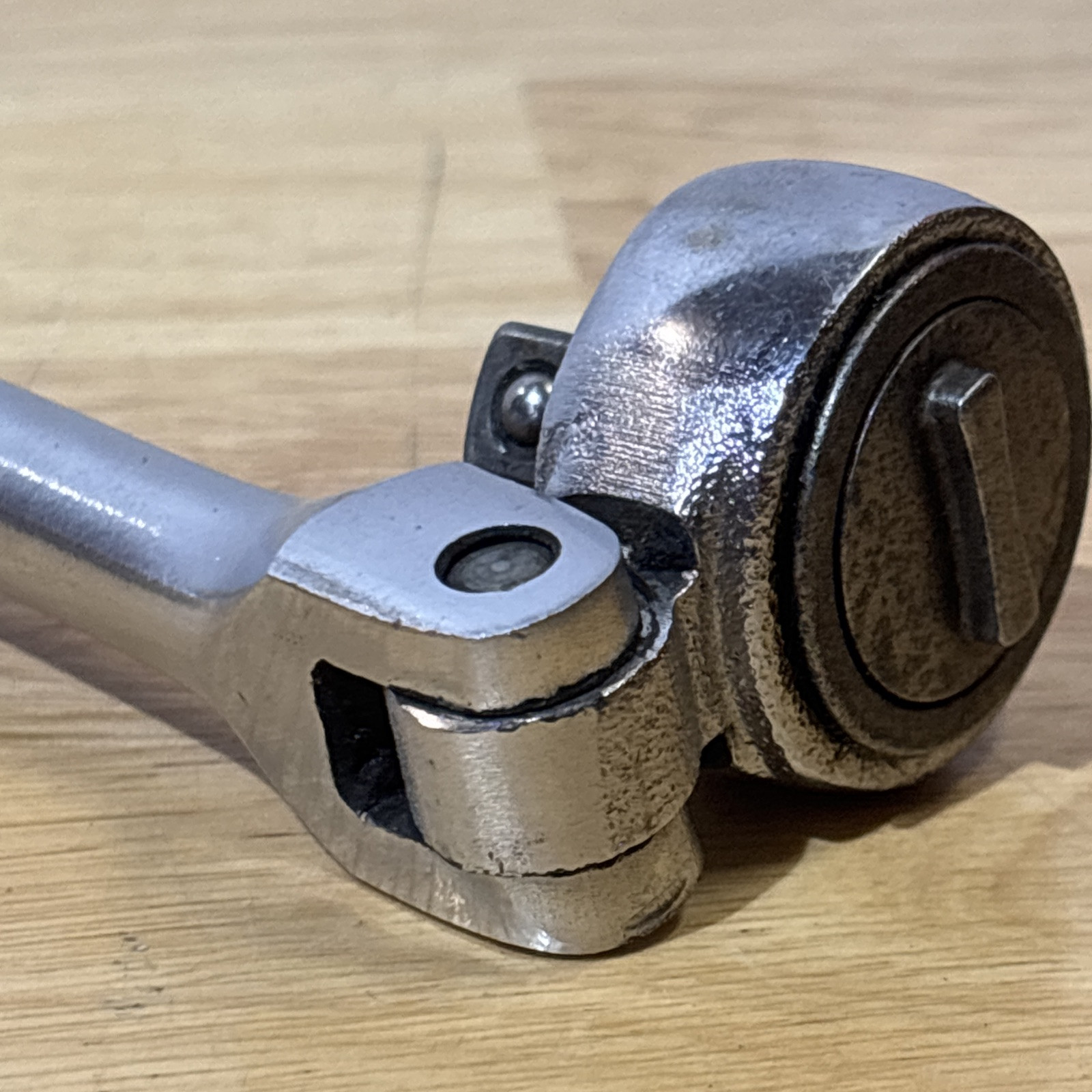 Dayton 11″ Flex Head Ratchet 3/8″ Drive Knurled Handle 4×991 USA
