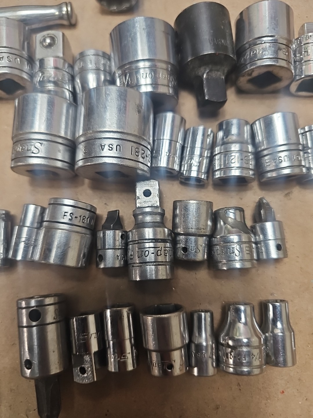 P43- 40 pieces of SNAP ON TOOLS – Sockets, Adapters, Etc 1/4 & 3/8″ Dr