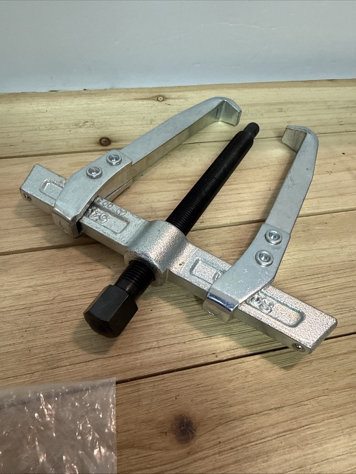 Genuine Mercedes-Benz OEM Puller Extractor Tool 000 589 88 33 00 New Abzieher