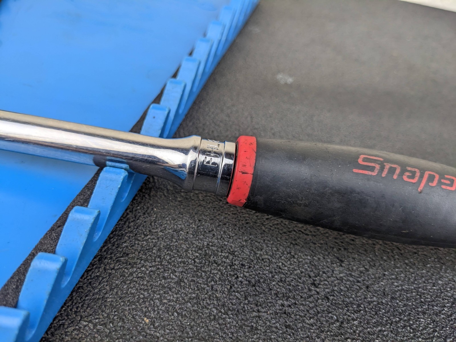 #bo851 Snap On Tools 3/8” Drive 12″ Soft Grip Red Long Handle Ratchet FHL80