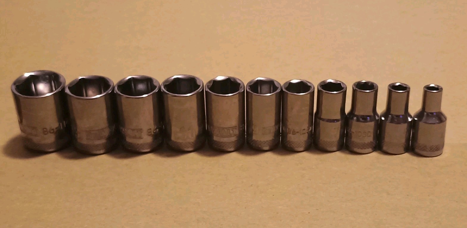 DEWALT 21 Piece METRIC (11) and SAE (10) 6 Point Socket Set For 1/4″ Inch Drive
