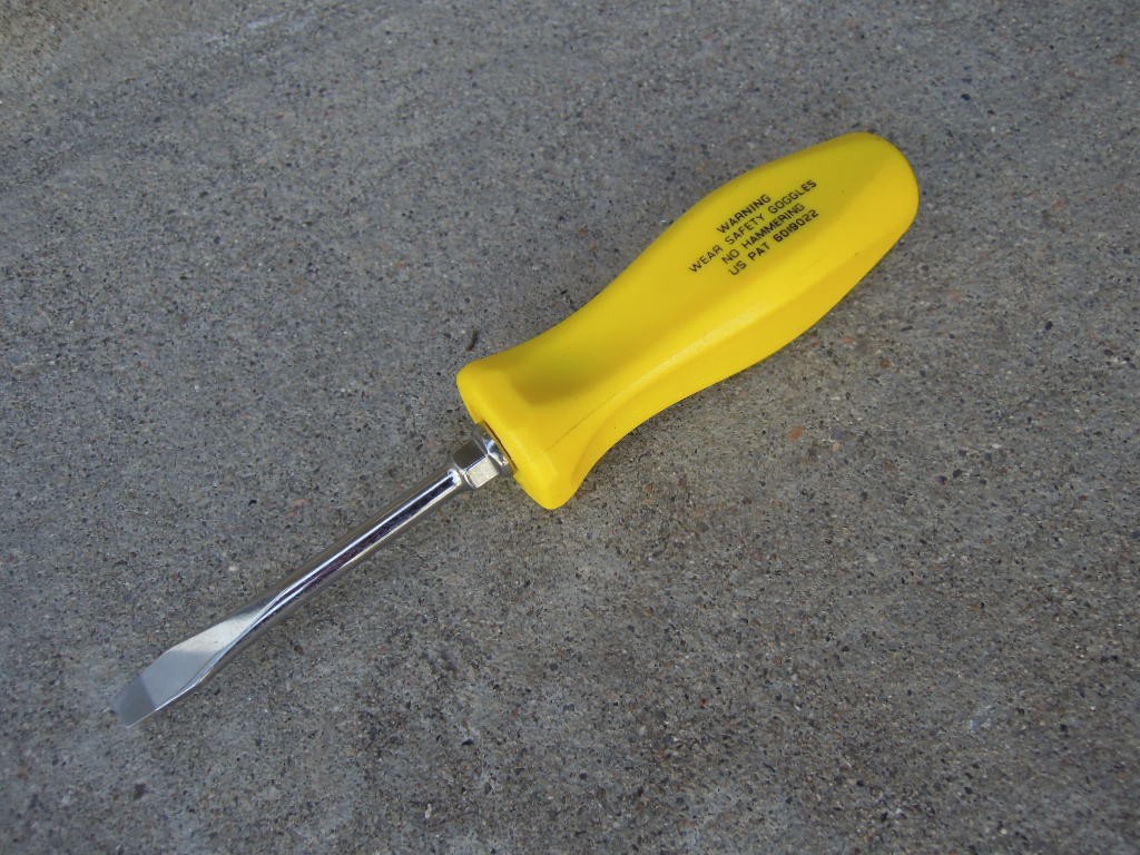 Snap-on SDD2A Standard Slotted 3/16 Tip Blade Yellow Hard Handle Screwdriver USA