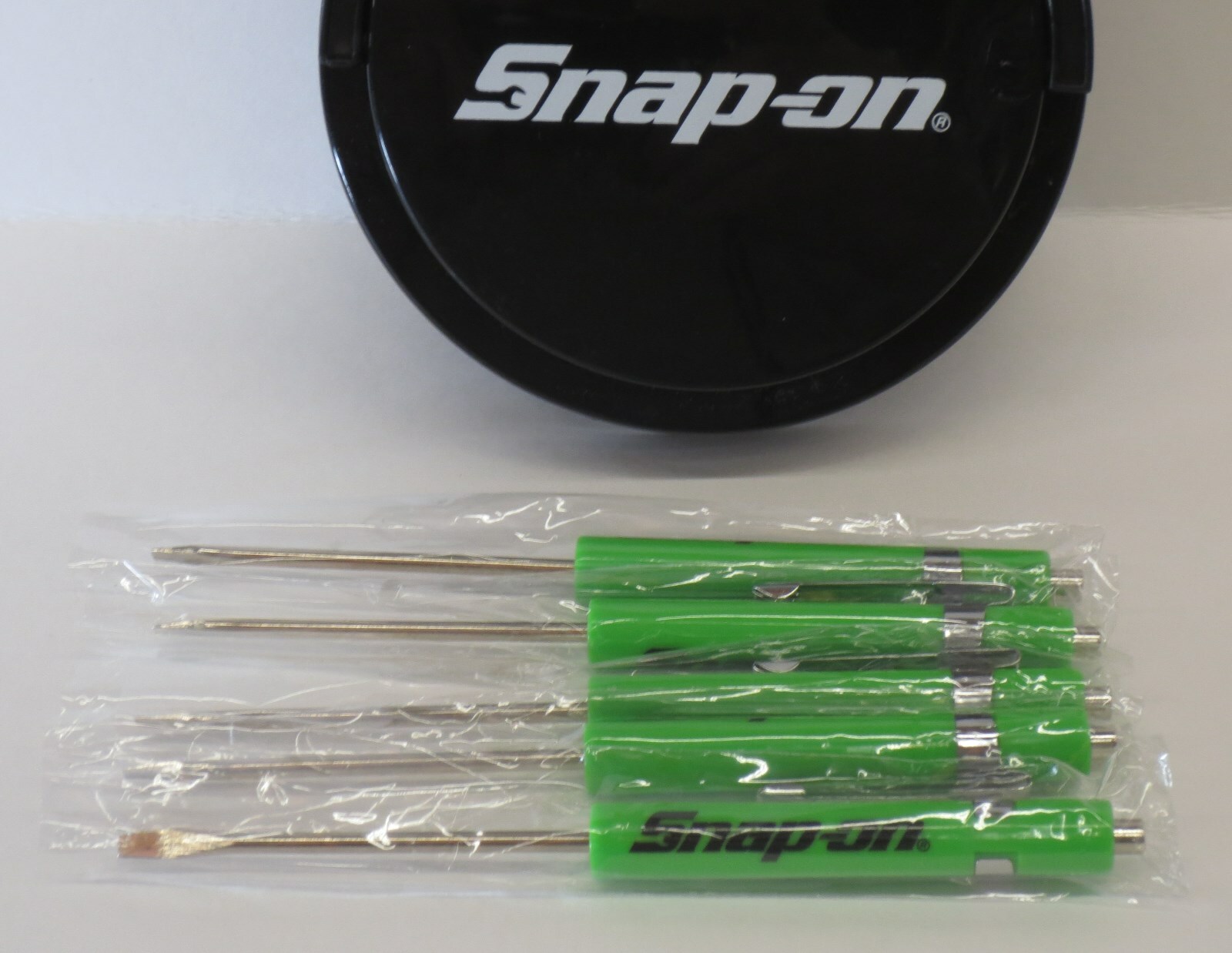 (5)FIVE Snap on GREEN Pocket Screwdriver, Flat Tip Screwdrivers, Magnetic .NEW.