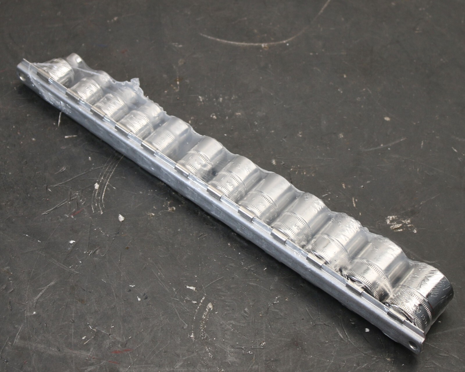 Caterpillar Tools 214-6620 12-Piece Socket Set 3/8 Drive Metric 8-19 mm 6-Point
