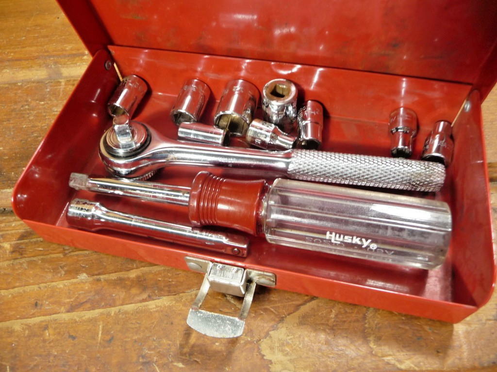 Husky USA 1/4″ ratchet socket set w Spinner Nut Driver