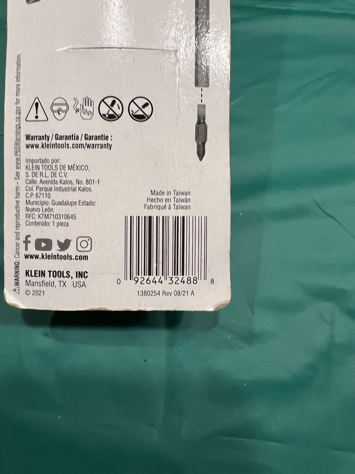 New! Klein Pro 11-in-1 Magnetic Flip Screwdriver/ Nut driver #32500MAG Box Crack