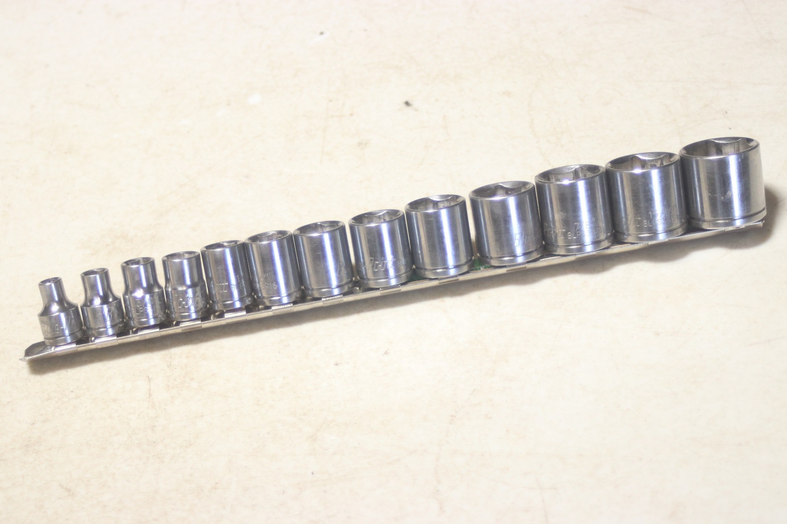 Blue Point BLPS 3/8 Inch Drive 6 Point Socket Set 1/4 To 1 Inch 13 Pieces