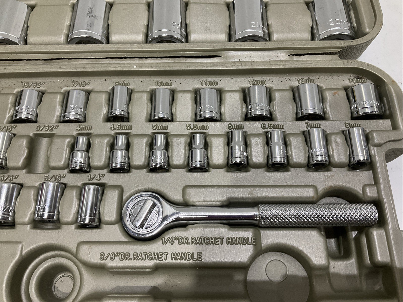 DR SOCKET JZ0028TA SET 1/4 IN, 3/8 IN, AND 1/2 IN 116 PIECE – INCOMPLETE SET