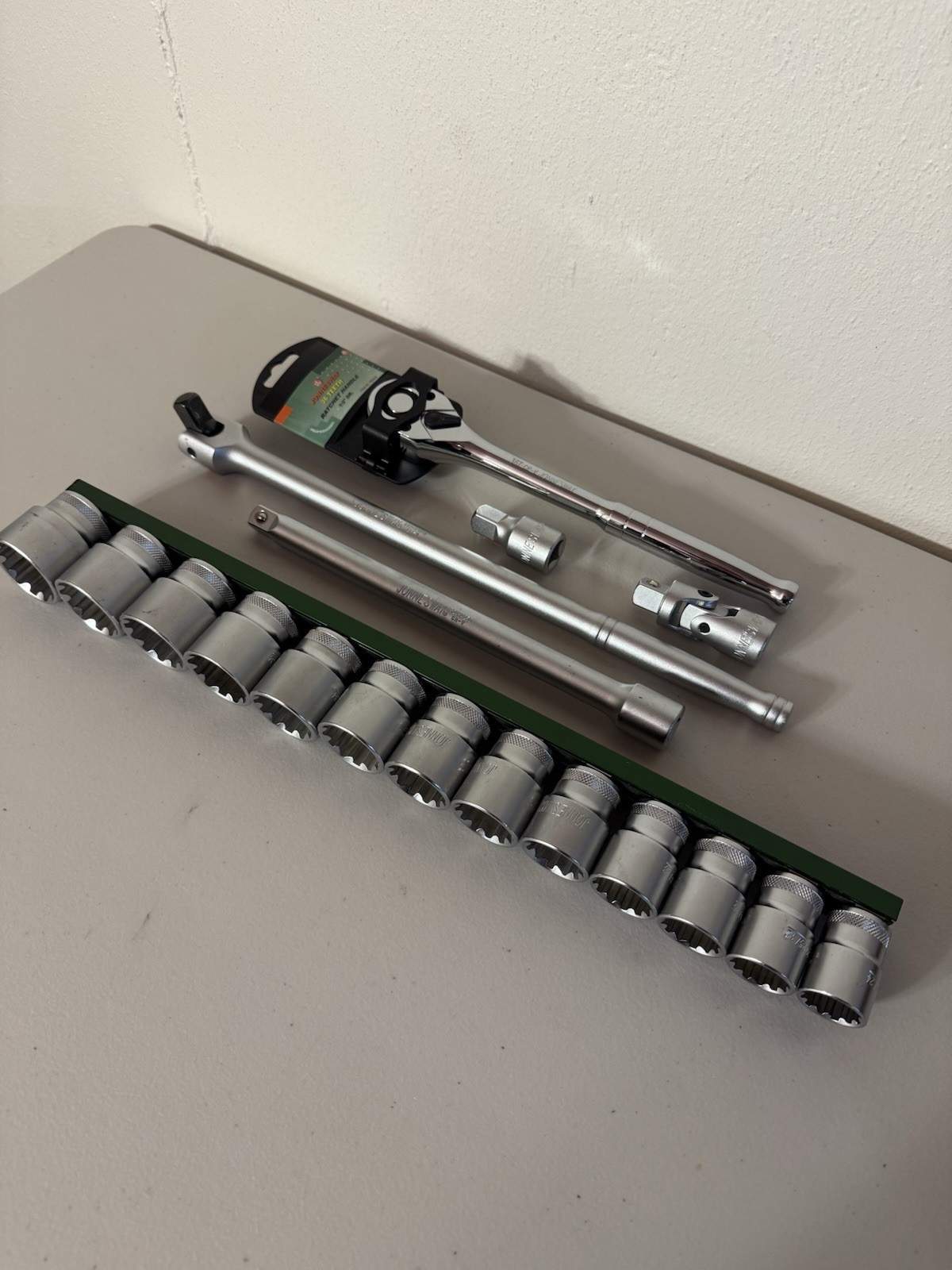 Jonnesway 19 Pcs Deluxe Tool Socket Set1/2″ Dr. with Magnetic Socket
