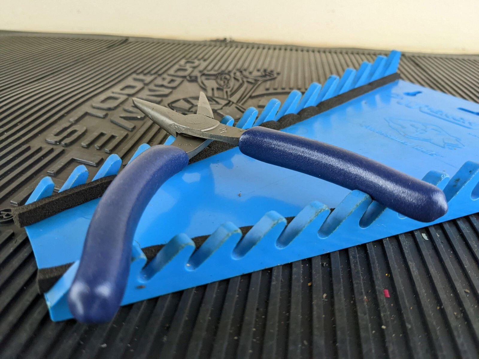 #aq300 Snap-on Tools USA POWER BLUE 6″ Soft Grip Needle Nose Pliers 95ACFMB