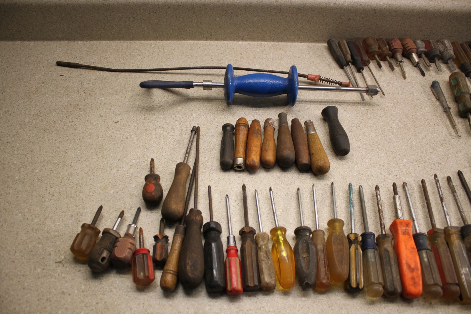 Lot Of Various Size Flat Head & Phillips Head Screwdrivers Vintage Old Tools9357