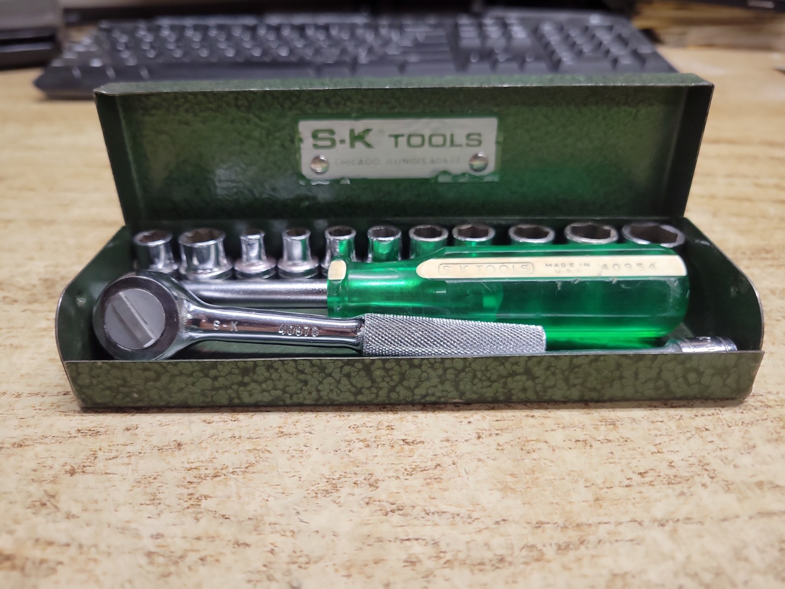 Vintage S-K Tools 14-Piece 1/4″ Drive Socket Set W/Metal Case And In-box Ad