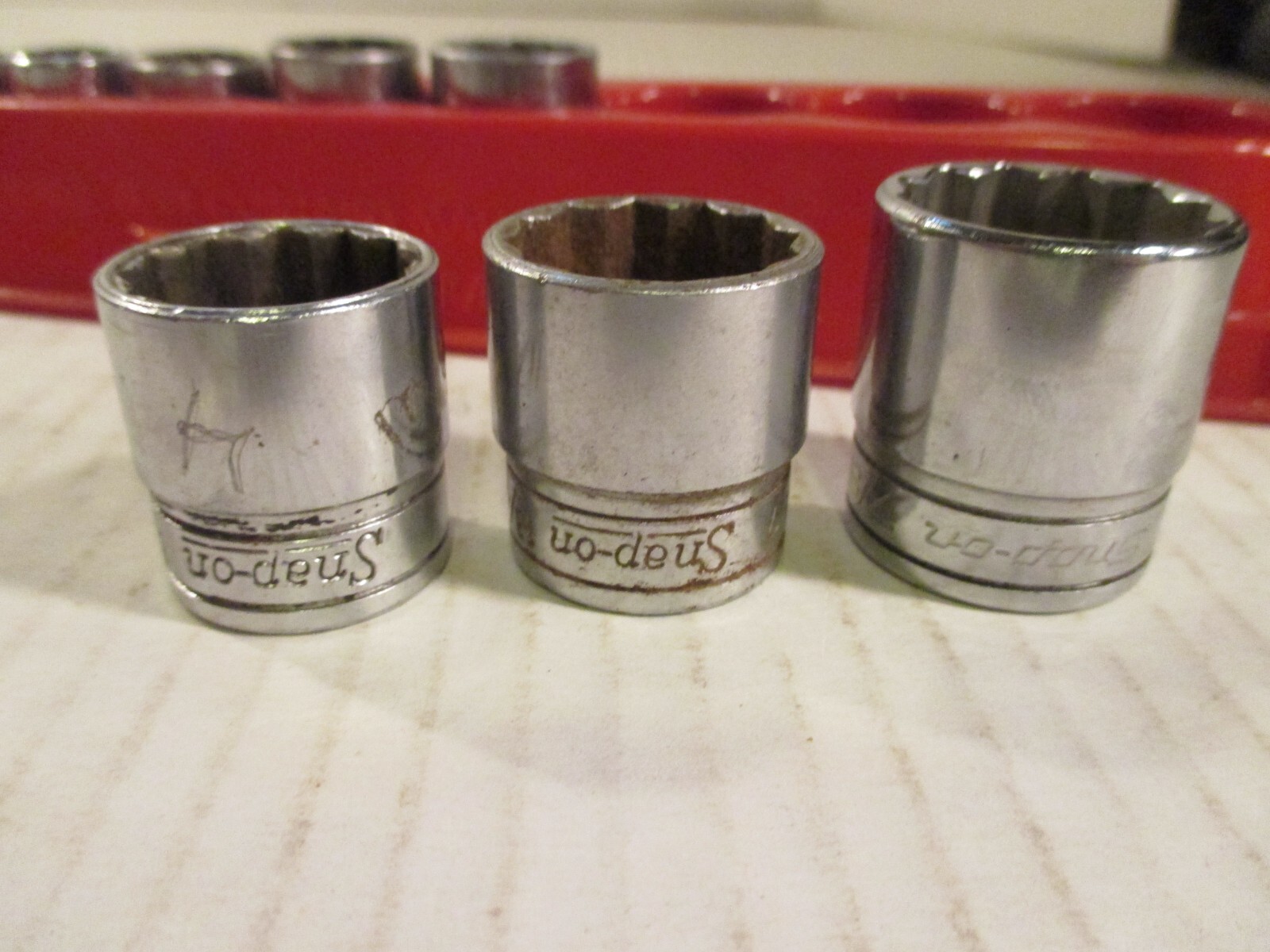 Snap on 11 piece (3/8 drive, 12 pt, 5/16 – 7/8, ) sae socket set magnet holder