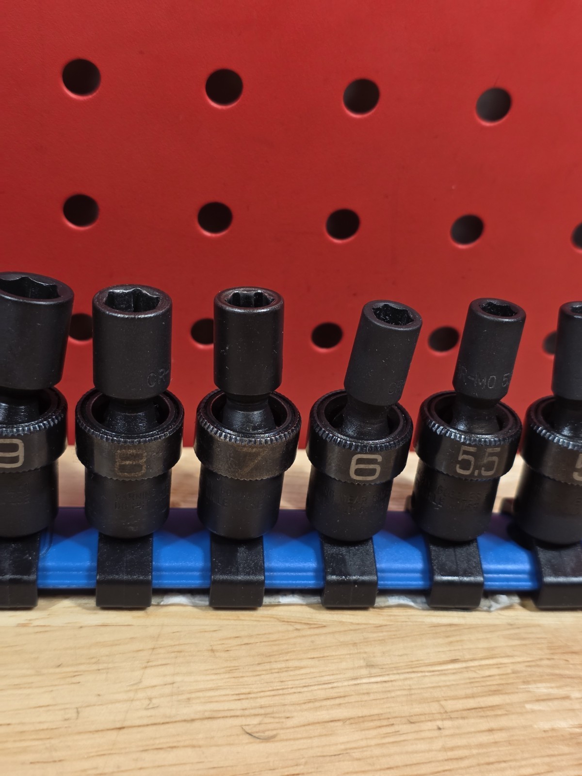 Matco Tools SAUPM126V 5-15mm 12-Piece 1/4” Drive Metric Impact Swivel Socket Set