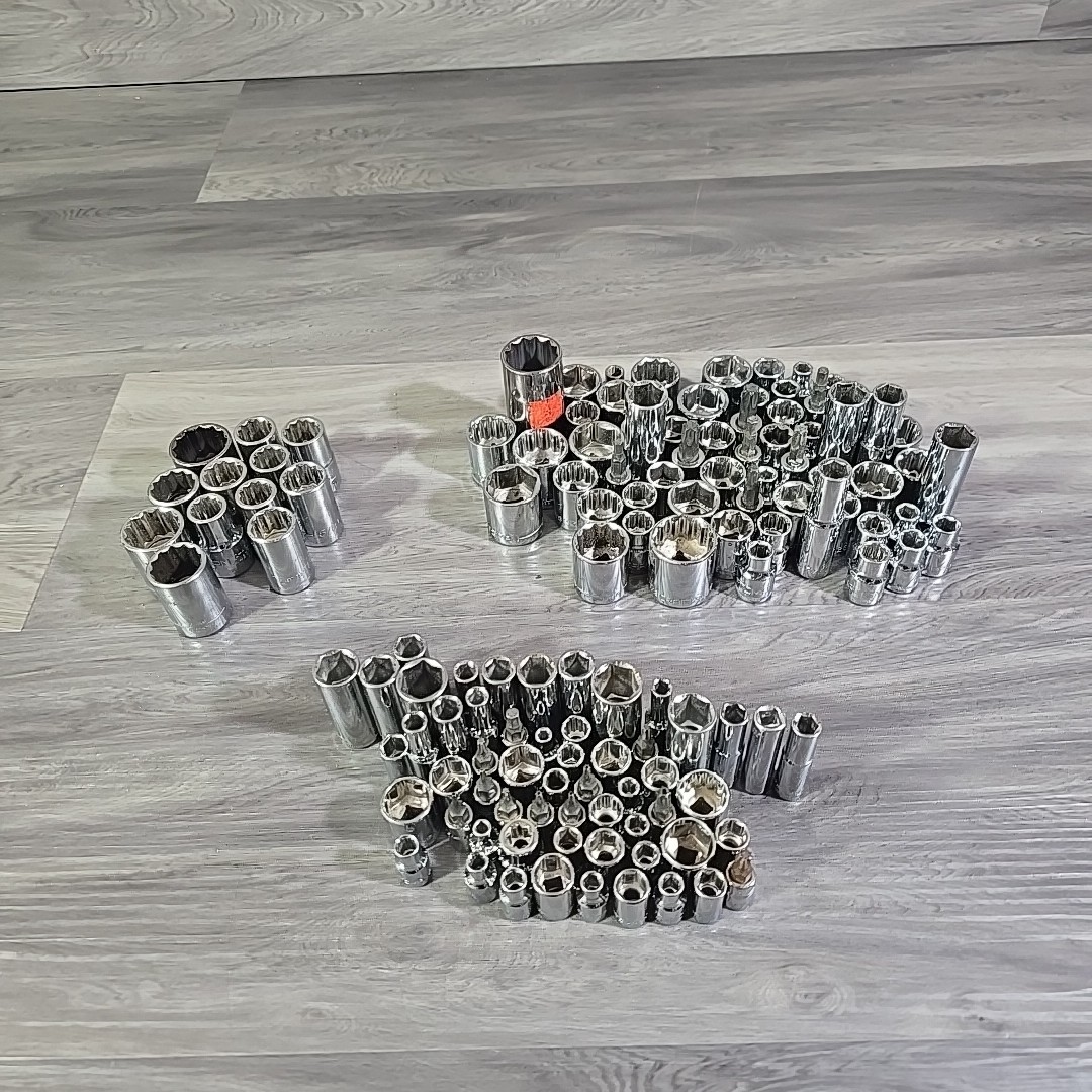 MISCELLANEOUS CRAFTSMAN SOCKETS Please See Photos For What Is Included