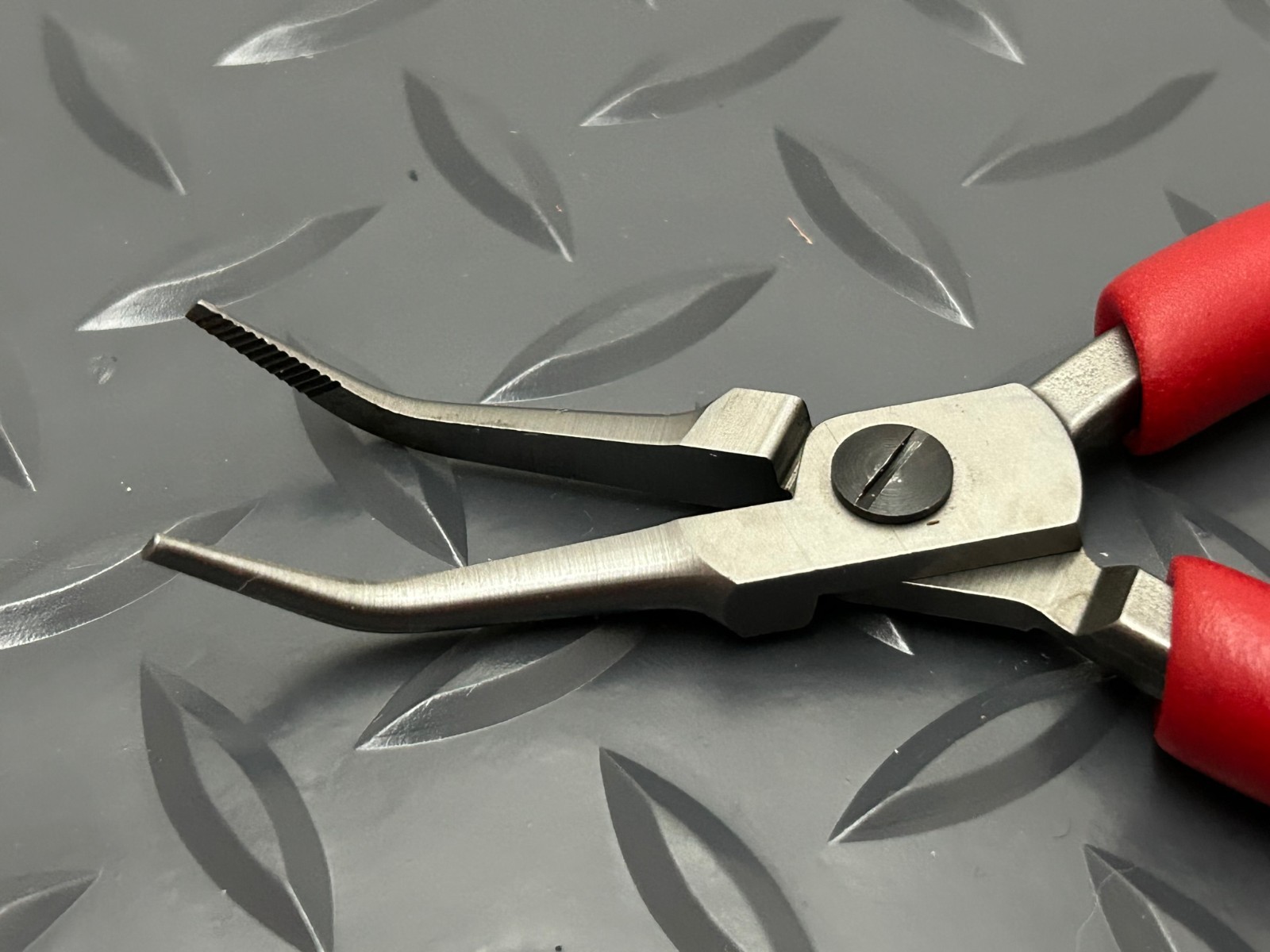 Snap-on Tools RED Soft Grip 5-1/2″ 45° Bent Needle Nose Precision Pliers P91355A