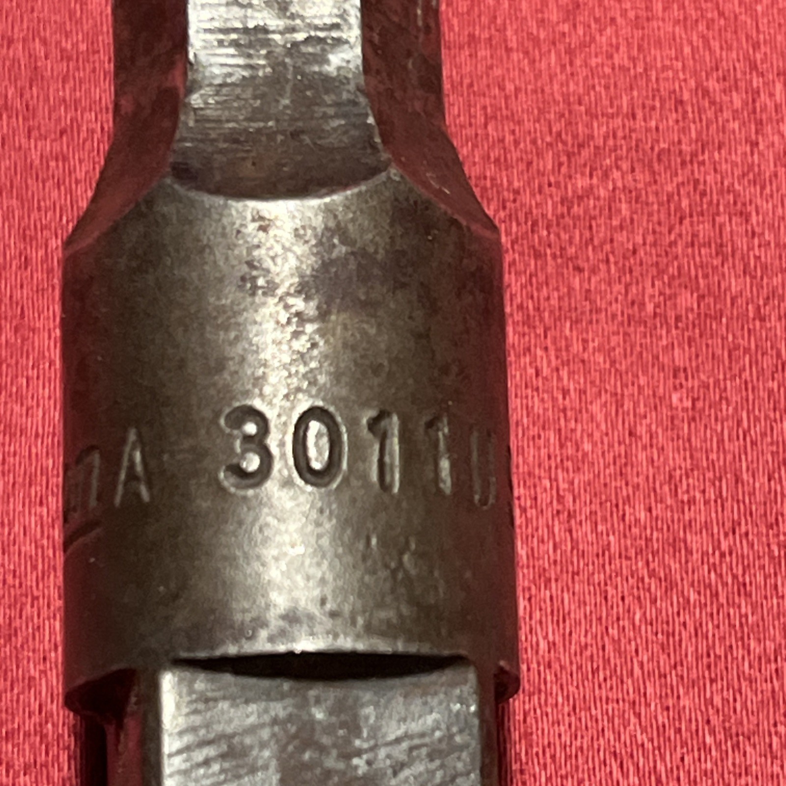 Snap-on A3011 Is A 1/2-inch Drive 7/16-inch Hex Shank Quick-change Socket T326