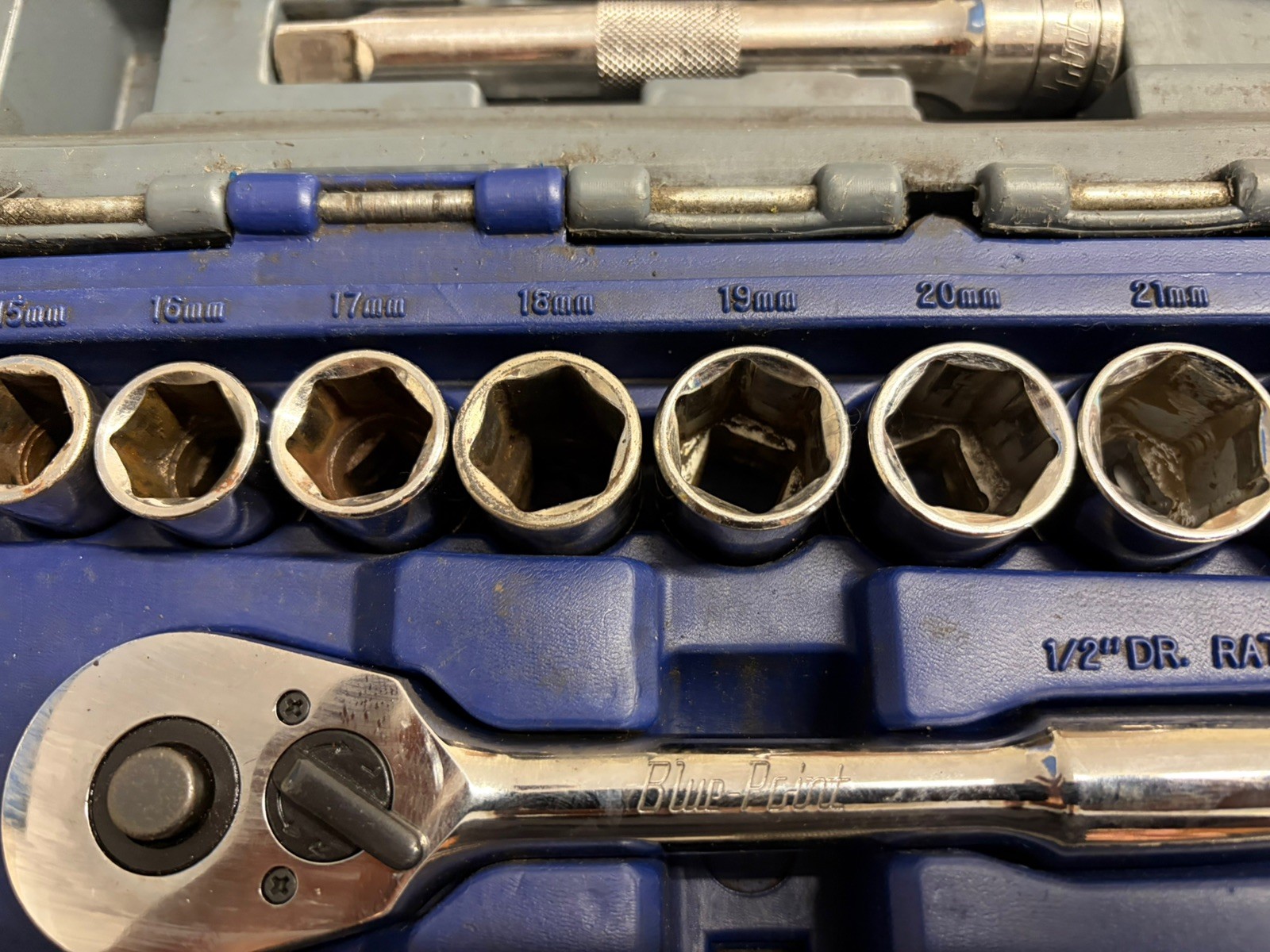 Blue Point 33 pc 1/2″ Drive SAE/Metric General Service Socket Set BLPGSS1233