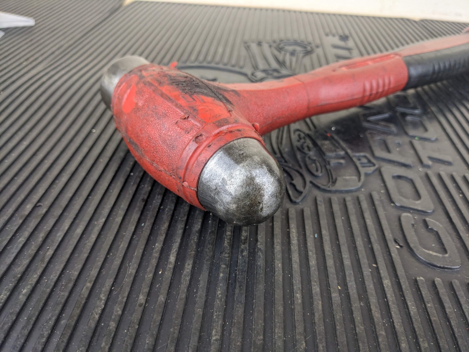 #ba689 Snap On HBBD24, Soft Grip 24 Oz Ball Peen Dead Blow Hammer Red