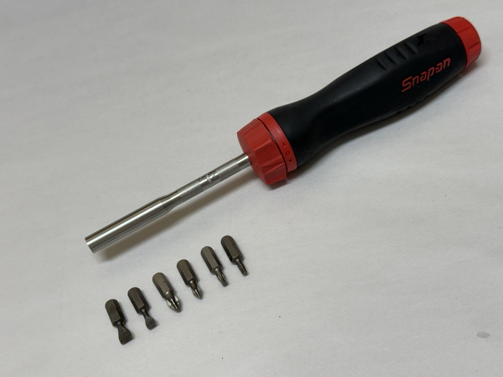 Snap-On USA Red Black Soft Grip Magnetic Ratcheting Screwdriver w/ Bits SGDMRC4A