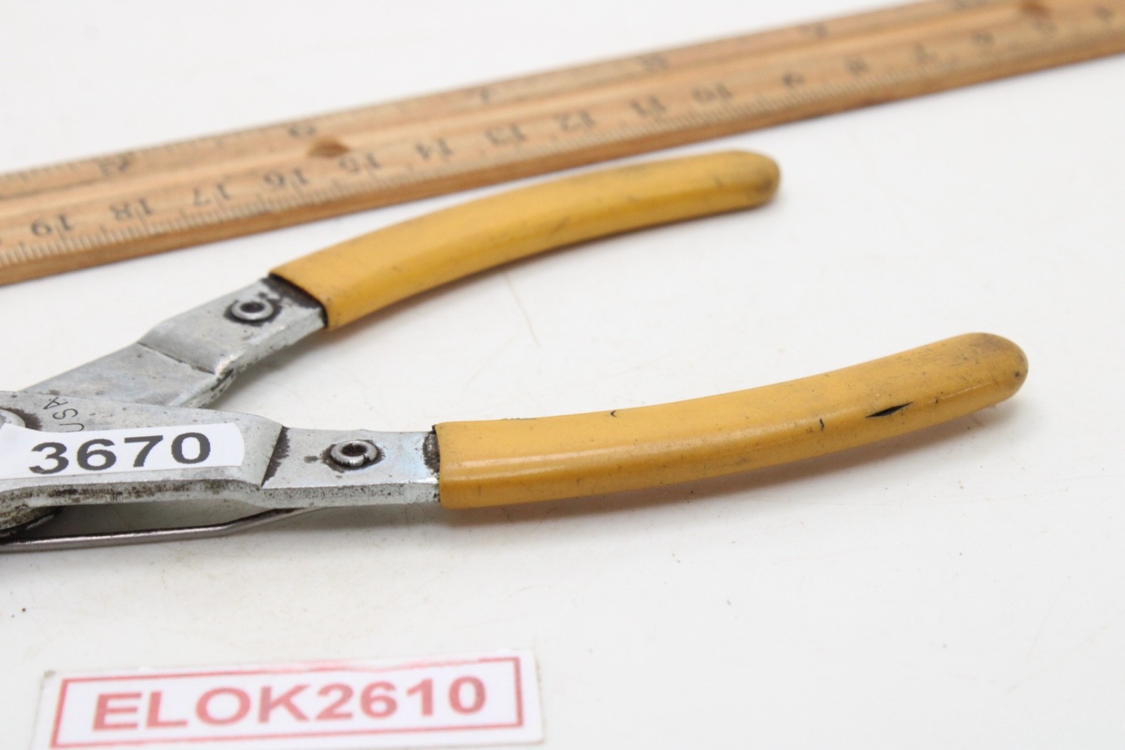Unbranded 7″ Yellow Rubber Handle Spring Loaded External Snap Ring Pliers USA
