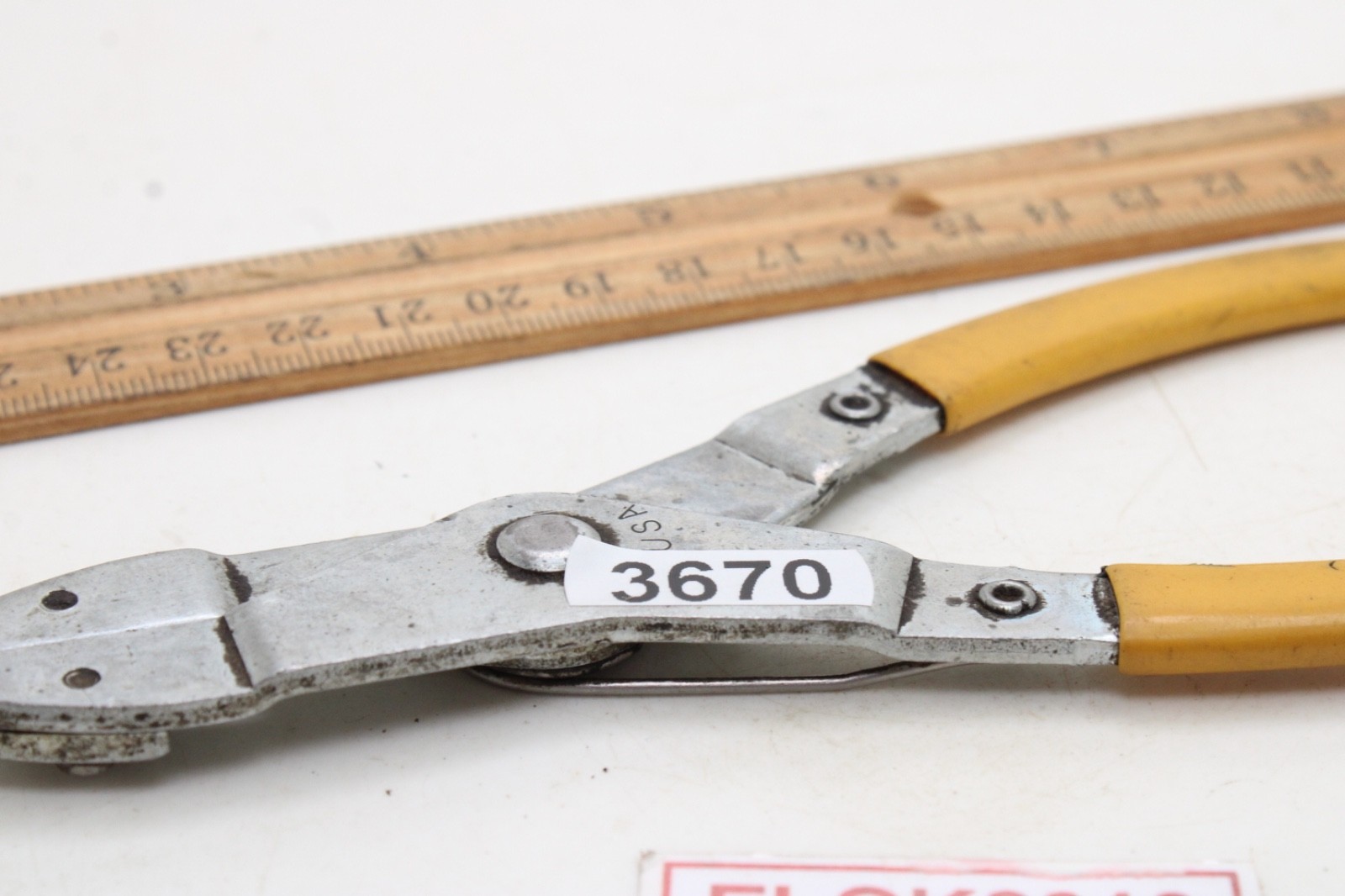 Unbranded 7″ Yellow Rubber Handle Spring Loaded External Snap Ring Pliers USA