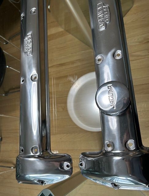 Jaguar XK120 C Type – Valve Covers with C Type Badges & Polished Oil Filler Cap