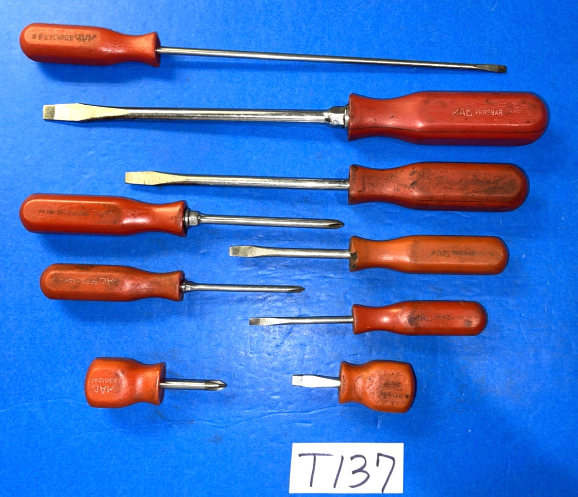 MAC TOOLS VINTAGE 9 PIECE ASSORTED RED HARD HANDLE SCREWDRIVER SET