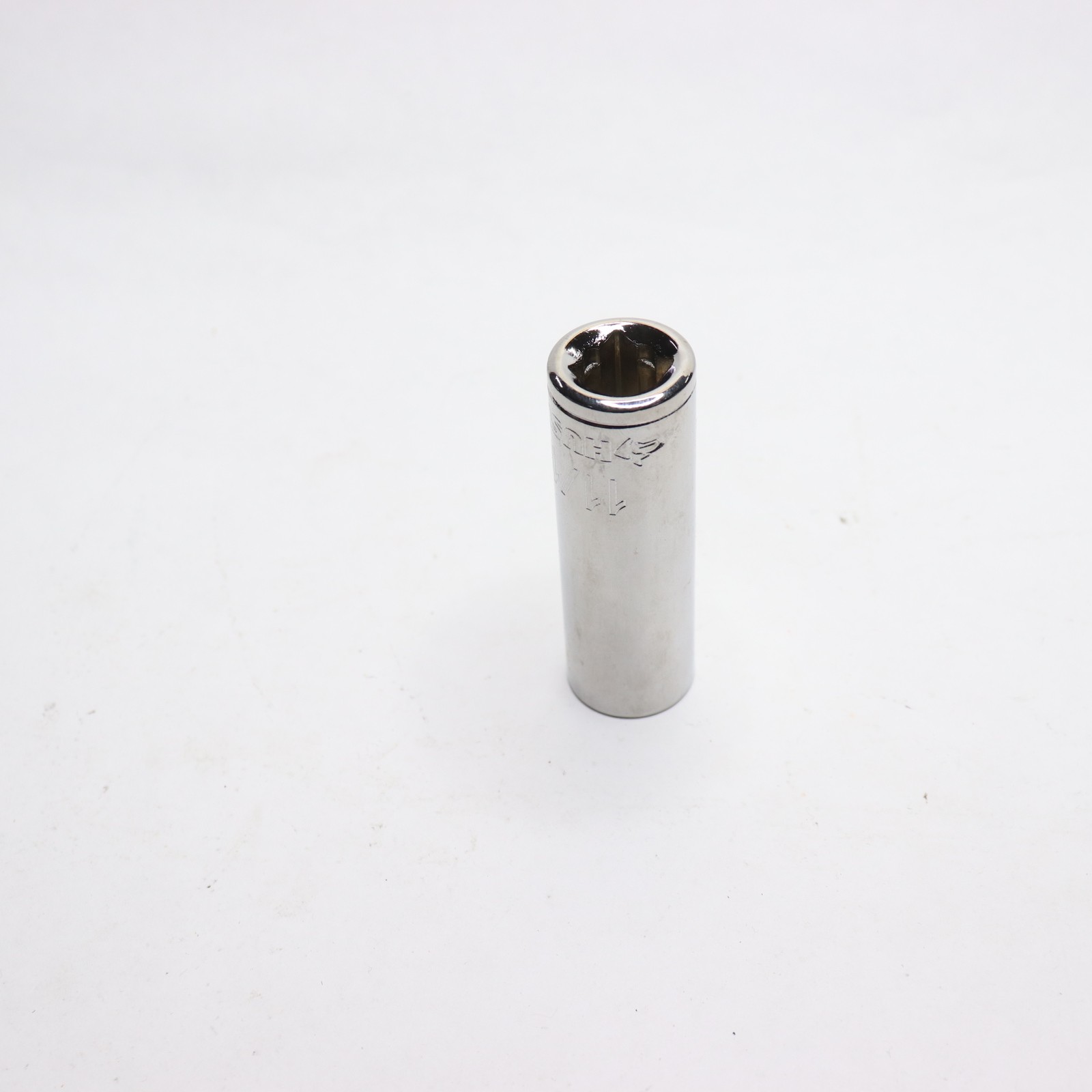 Husky SAE Deep Socket 12-Point 1/2″ Drive 11/16″ H2D12PDP1116