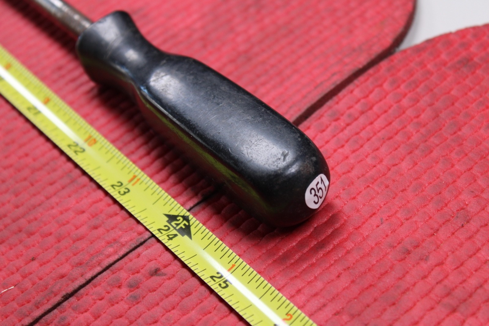 Snap-on SSD422A 21″ Shaft Flat/Slotted Screwdriver 25″ Long Black Handle USA