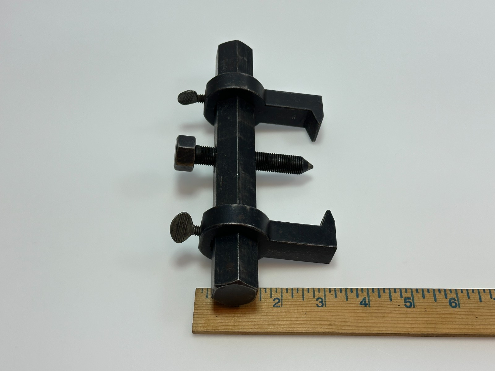 Heavy-duty Hex Yoke Adjustable Jaw Puller 8″ Wide by 3″ Jaw Depth, Pointed Screw