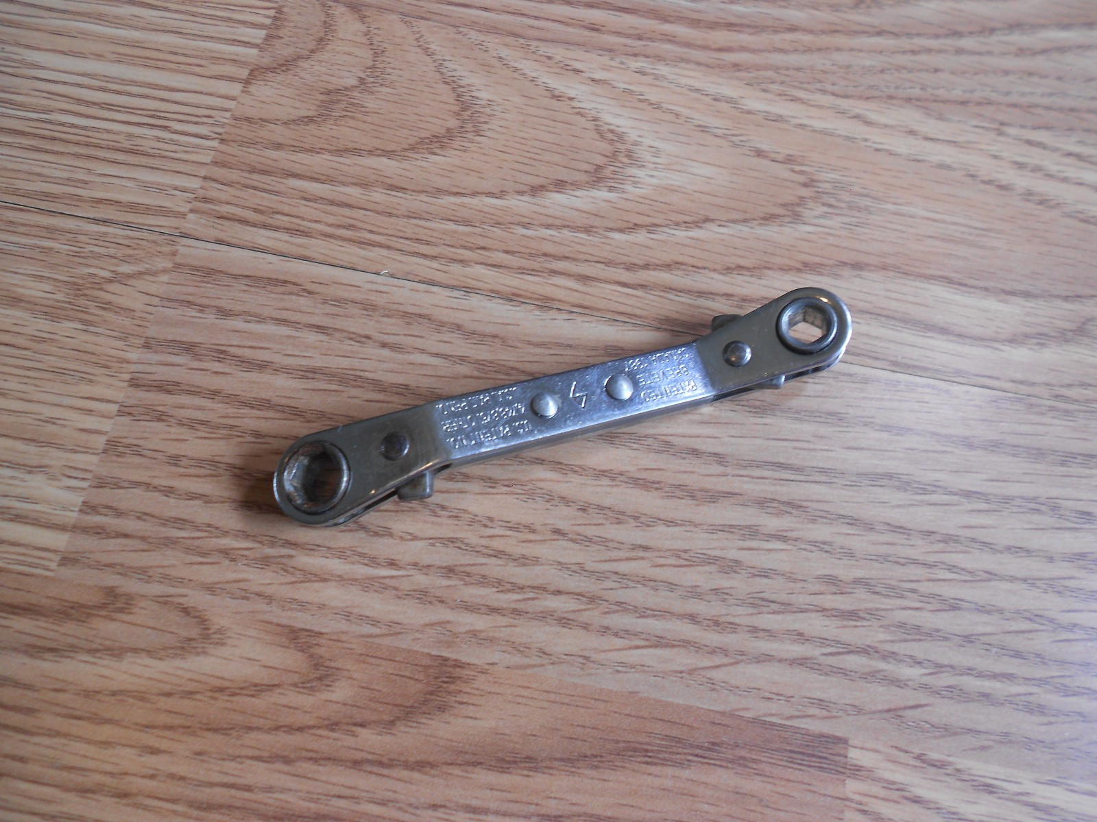 1 MAC TOOLS ROW0810 1/4″ x 5/16 6pt Reversible Ratcheting Offset Box Wrench USA