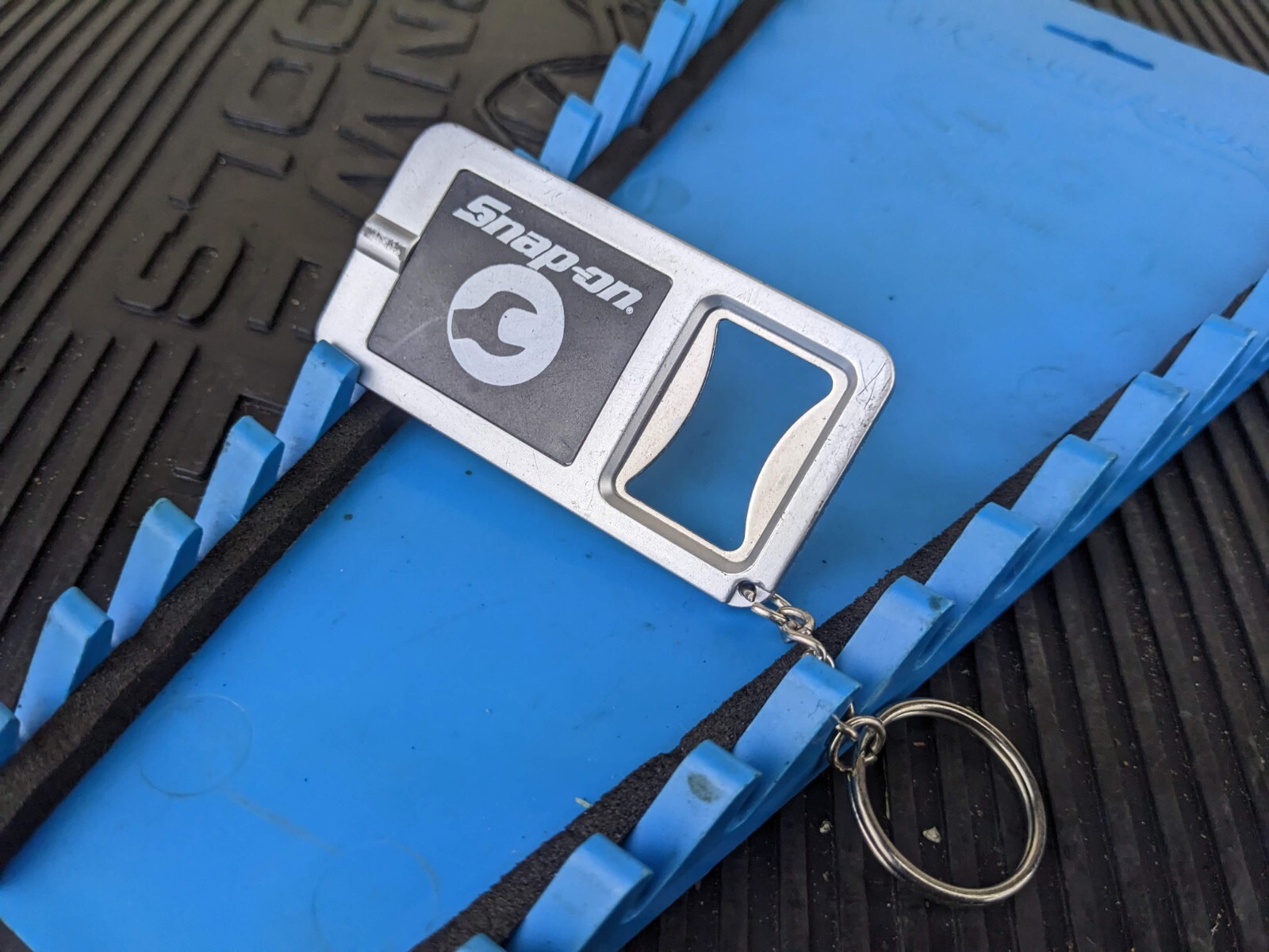#bi267 Snap-On RED Keychain w/Light Bottle Opener