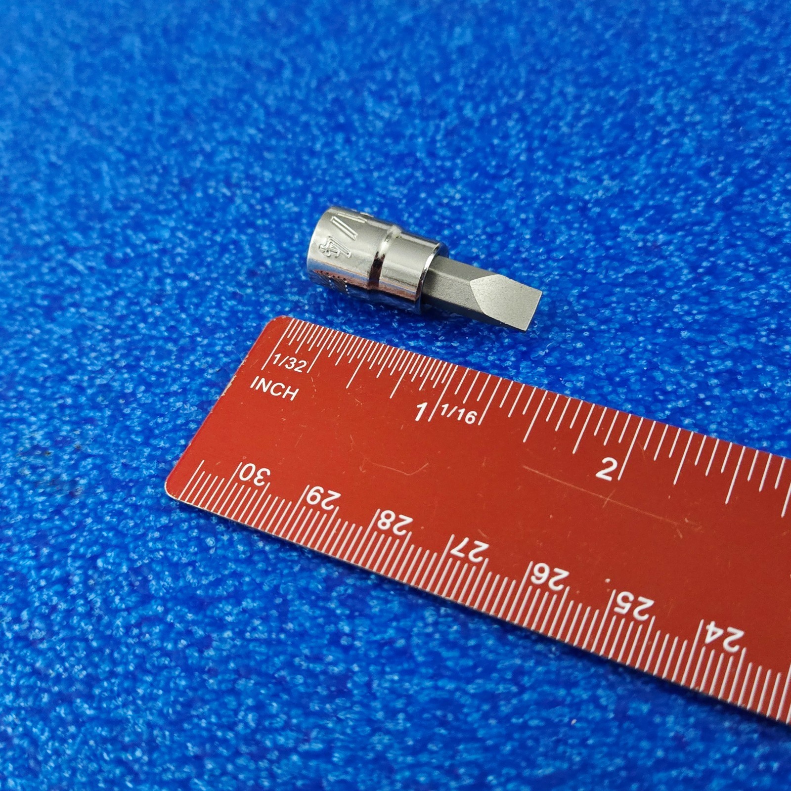1/4″ NEW CRAFTSMAN FLAT/SLOTTED 1/4″ DRIVE SCREWDRIVER SOCKET P/N CMMT42692