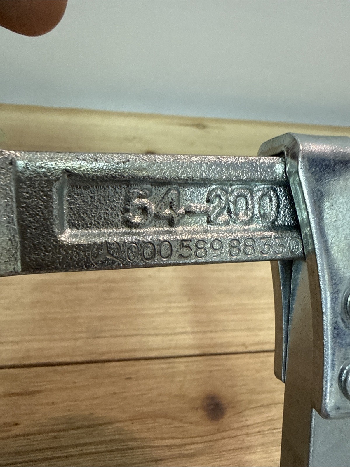 Genuine Mercedes-Benz OEM Puller Extractor Tool 000 589 88 33 00 New Abzieher